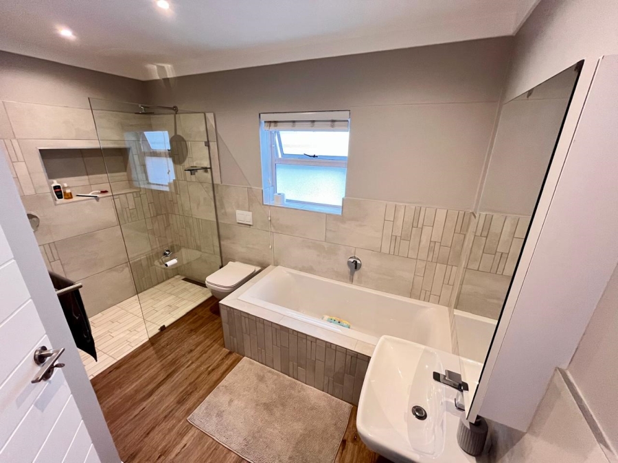 To Let 3 Bedroom Property for Rent in Nahoon Beach Eastern Cape